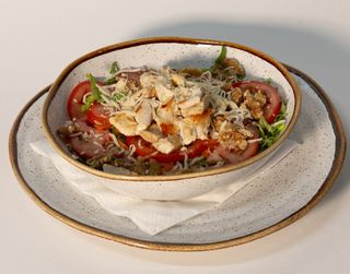 Salada de Frango Grelhado e Nozes