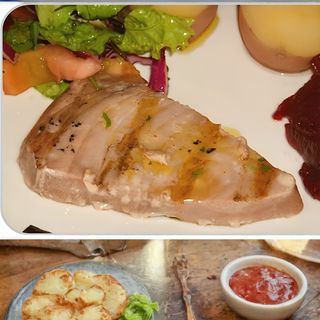 Bifes de Atum Português com Batata Cozida e Legumes