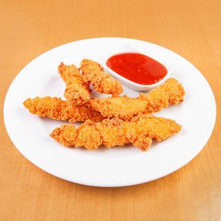 Tiras  de pollo crujiente  con patatas y salsa barbacoa (10 tiras)