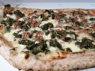Pizza broccoli e salsiccia