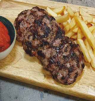 Домашни кюфтенца на скара (3бр - 400г)