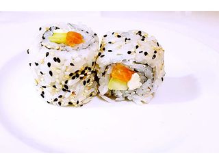 Uramaki de salmón aguacate (8 uds.)