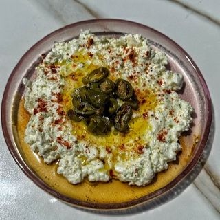 Тирокафтери пикантен фета сос, поднесен с пикантна чушка (110г)