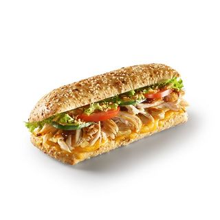 Gorąca kanapka z pieczonym udkiem z kurczaka