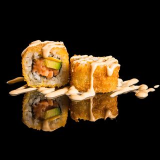 137. Roll tempura al salmone