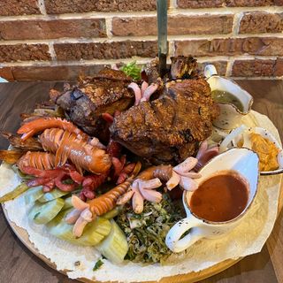 ღორის კანჭი (მომზადება 90 წთ)