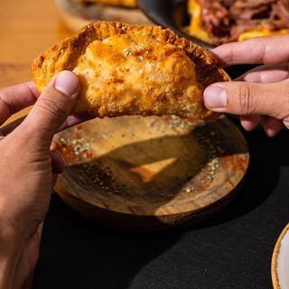 Empañada entraña Angus cortada a cuchillo