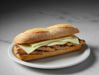 Bocadillo De Lomo Con Queso Y Pimientos