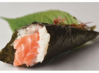 54. Temaki tartar di salmone con Philadelphia