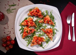 Bruschete cu roșii și busuioc