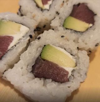 035 - Uramaki maguro avocado