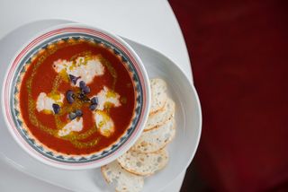 Помідорковий суп із Моцарелою та соусом Песто (240г)