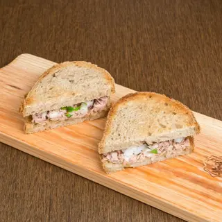 Sanduíche de Atum com Cebola