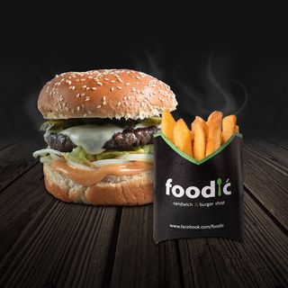 Cheeseburger i Mali Pomfrit