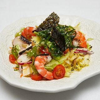 #19 Ensalada china (lechugas verdes, verduras, wakame y langostinos)