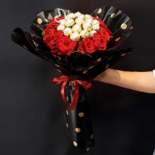 Large bouquet ferrero et roses rouges