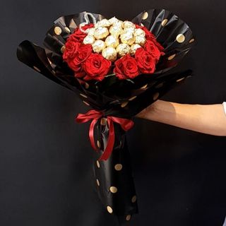 Large bouquet ferrero et roses rouges