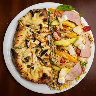 Half pizza half salade