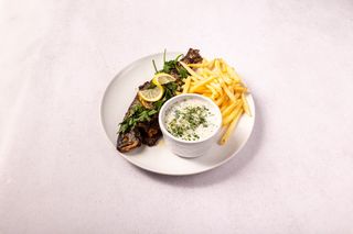 Pieczony pstrąg w ziołach