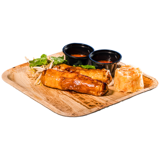 Sajgonki 2 szt. z surówką