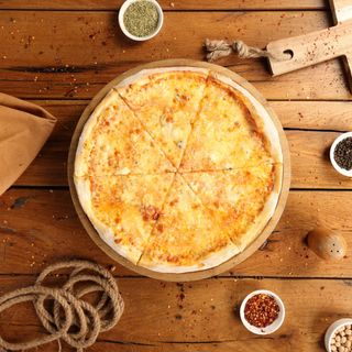 პიცა 4 ყველით