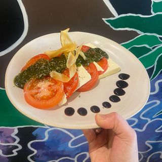 Tapa de ensalada de tomate la tapadera