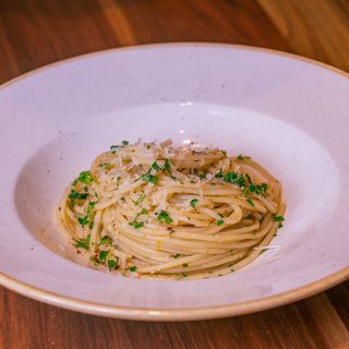 Spaghetti alio e olio e pepperoncino