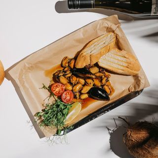 Мідії у винно-медовому соусі (230г)