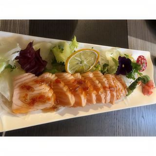 Tataki Salmón Con Salsa Jalopeño Y Ponzu (3 Cortes)