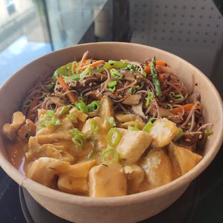 Salteado de Heura , curry y fideos (450g aprox)