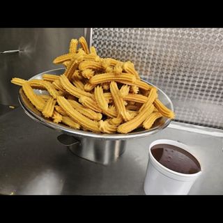 Churros (30 uds.) + chocolate (1 lt.)