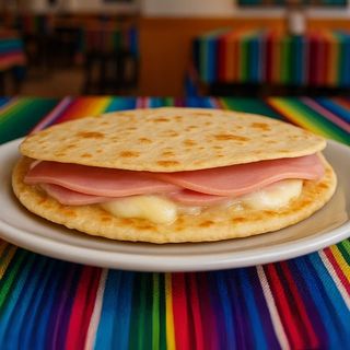 Quesadilla Jamón york  y queso fundido maíz