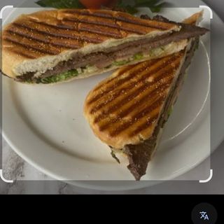 Pan con bistec