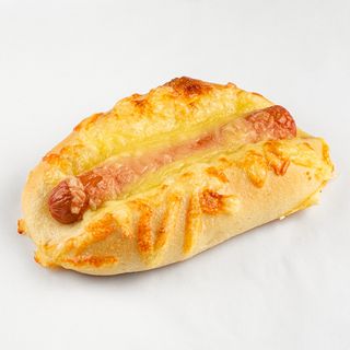 Hrenovka u pšeničnom tijestu sa sirom