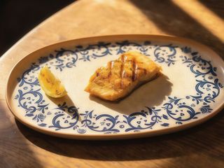 Філе лосося на вугіллі (за 100г)