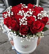 ვარდების კომპოზიცია ყუთში