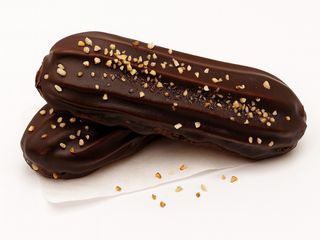 Еклер з вершковим кремом на згущеному молоці "Іриска" (95g)