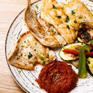 Pechuga de pollo a la plancha al ajillo