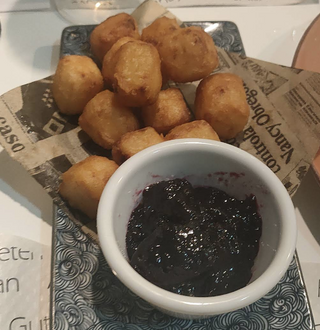 Queso Frito Con Mermelada