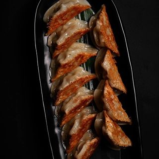 Гьодза традиційна з телятиною та куркою