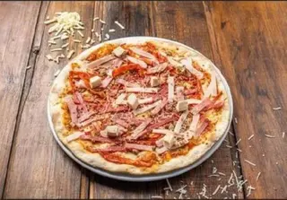 Pizza Mista de Carne Familiar