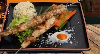 Brochettes De Poulet Fermier Mariné Et Grillé