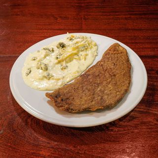 Escalope De Ternera Con Fetuccini A Los Cuatro Quesos