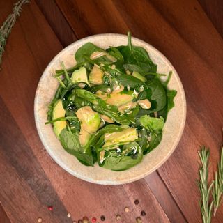 Baby spanac & avocado with mandarin & lime dressing