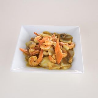 92-Pollo, Ternera Y Langostinos curry 