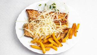 Punjena bela vešalica