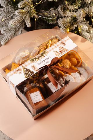 Božićna kutija suvih kolača