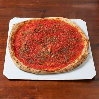 Componi la tua pizza con base rossa