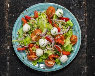Sałatka z mozzarellą