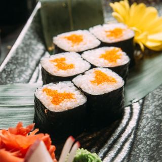 Ролл с тобико